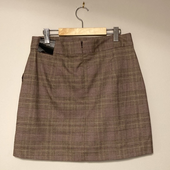 Banana Republic Brown/Burgundy/Cream Plaid Tailored Mini Skirt. Size: 10 - Picture 3 of 6
